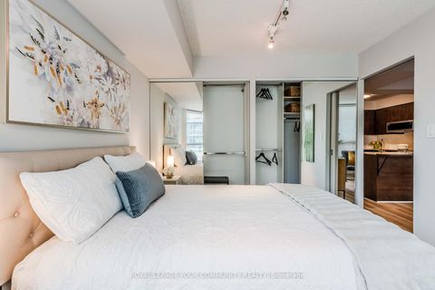 Photo 16 at 205 - 228 Queens Quay W, Waterfront Communities C1, Toronto