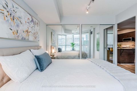 Photo 18 at 205 - 228 Queens Quay W, Waterfront Communities C1, Toronto