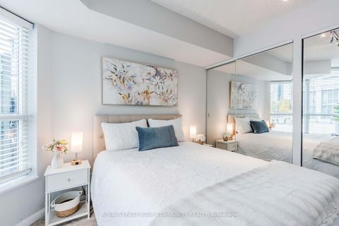Photo 19 at 205 - 228 Queens Quay W, Waterfront Communities C1, Toronto