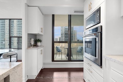 Photo 6 at 911 - 100 Quebec Avenue E, High Park North, Toronto