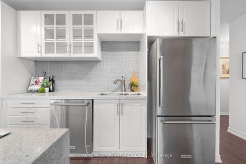 Photo 7 at 911 - 100 Quebec Avenue E, High Park North, Toronto