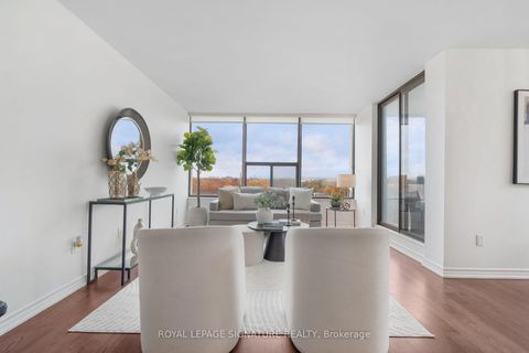 Photo 10 at 911 - 100 Quebec Avenue E, High Park North, Toronto