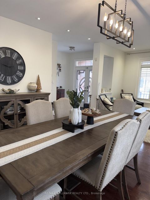 Photo 1 at 220 Tonner Crescent, Bayview Northeast, Aurora