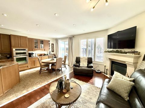 Photo 7 at 220 Tonner Crescent, Bayview Northeast, Aurora