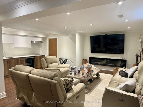 Photo 8 at 220 Tonner Crescent, Bayview Northeast, Aurora