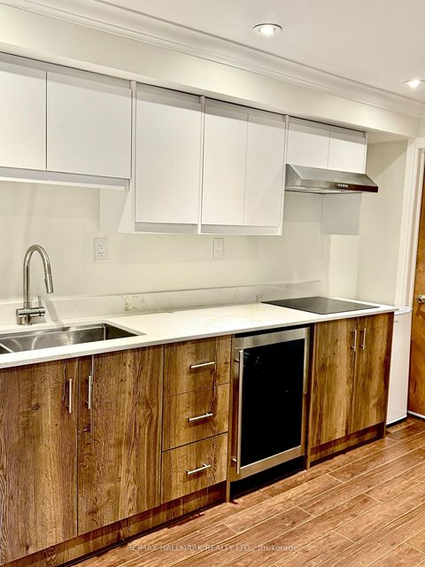 Photo 9 at 220 Tonner Crescent, Bayview Northeast, Aurora