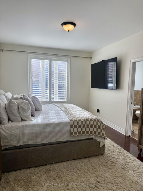 Photo 11 at 220 Tonner Crescent, Bayview Northeast, Aurora