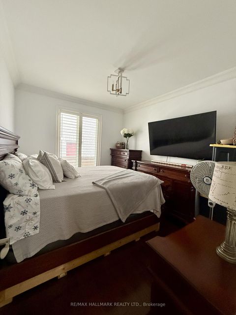 Photo 13 at 220 Tonner Crescent, Bayview Northeast, Aurora