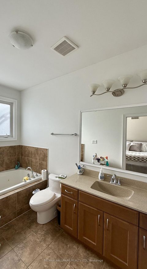 Photo 14 at 220 Tonner Crescent, Bayview Northeast, Aurora