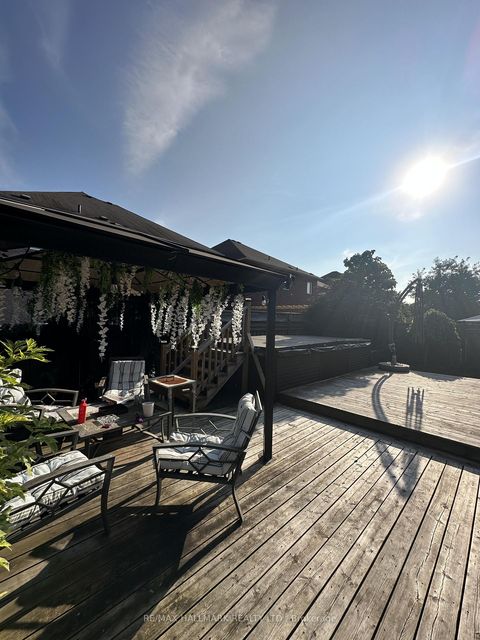 Photo 15 at 220 Tonner Crescent, Bayview Northeast, Aurora