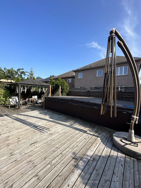 Photo 16 at 220 Tonner Crescent, Bayview Northeast, Aurora