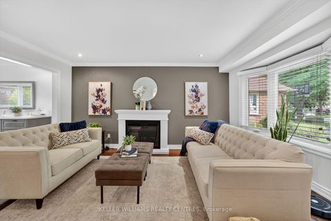 Photo 3 at 42 Buchanan Crescent, Aurora Village, Aurora