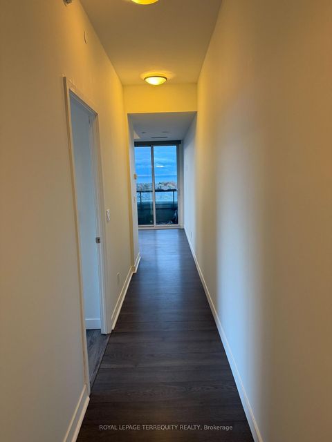 Photo 3 at 910 - 2055 Danforth Avenue, Woodbine Corridor, Toronto