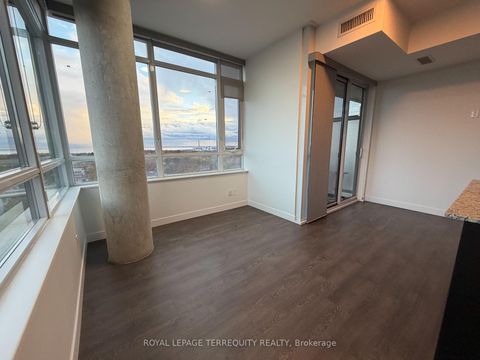 Photo 4 at 910 - 2055 Danforth Avenue, Woodbine Corridor, Toronto