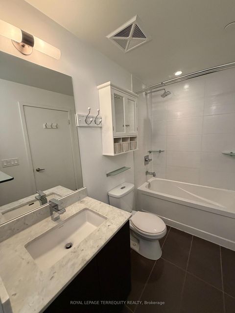 Photo 10 at 910 - 2055 Danforth Avenue, Woodbine Corridor, Toronto