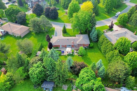 Photo 2 at 335 Forde Crescent, King City, King