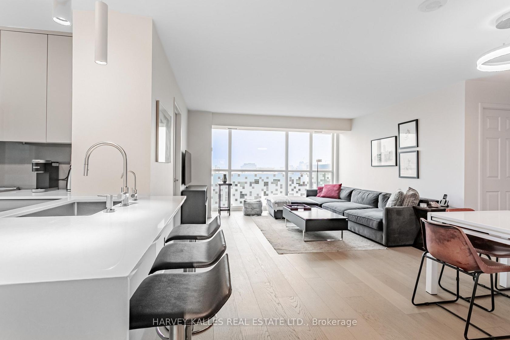 1610 - 96 St Patrick Street, Chinatown, Toronto 