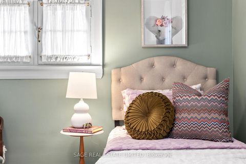 Photo 22 at 92 Chatsworth Drive, Lawrence Park South, Toronto