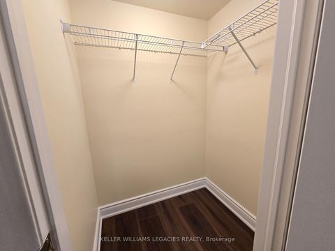 Photo 9 at 107 - 7 Applewood Lane, Etobicoke West Mall, Toronto