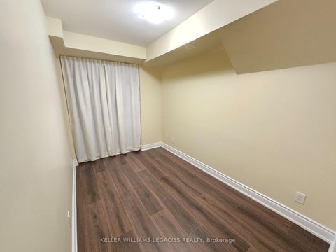 Photo 10 at 107 - 7 Applewood Lane, Etobicoke West Mall, Toronto