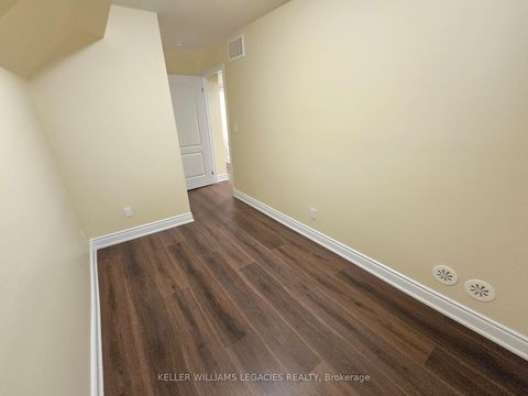 Photo 11 at 107 - 7 Applewood Lane, Etobicoke West Mall, Toronto