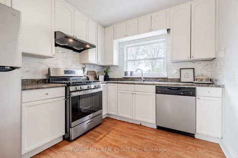 Photo 11 at 174 Avondale Avenue, Willowdale East, Toronto