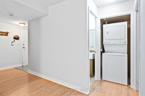 Photo 14 at 208 - 10 Navy Wharf Court, Waterfront Communities C1, Toronto