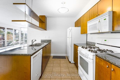 Photo 15 at 208 - 10 Navy Wharf Court, Waterfront Communities C1, Toronto