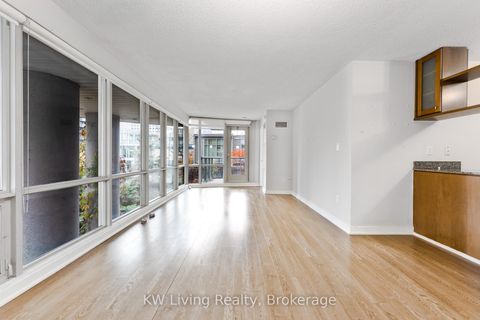 Photo 18 at 208 - 10 Navy Wharf Court, Waterfront Communities C1, Toronto