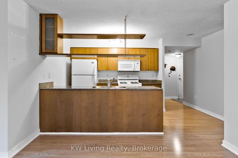 Photo 19 at 208 - 10 Navy Wharf Court, Waterfront Communities C1, Toronto