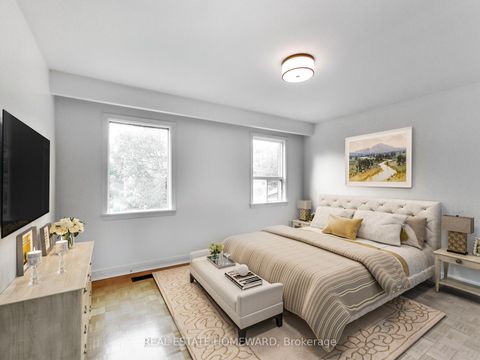 Photo 15 at 183 Madison Avenue, Annex, Toronto