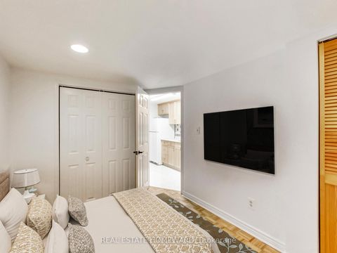 Photo 21 at 183 Madison Avenue, Annex, Toronto