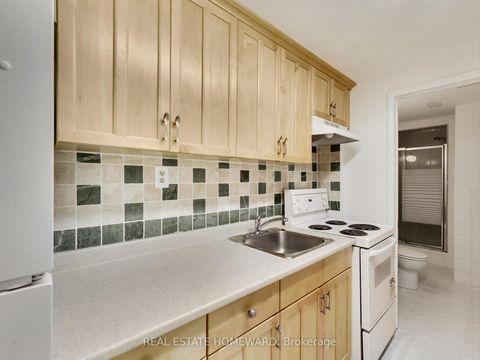 Photo 24 at 183 Madison Avenue, Annex, Toronto