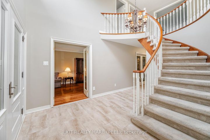 Photo 5 at 60 Esker Drive, Heart Lake East, Brampton