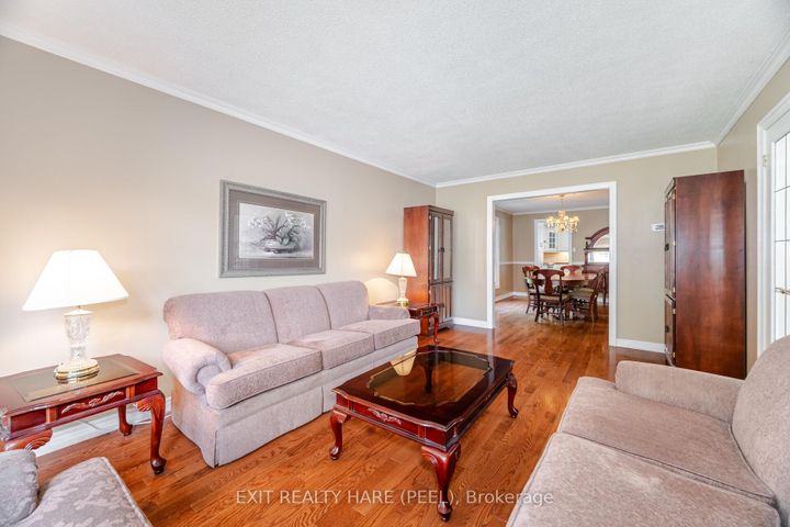 Photo 6 at 60 Esker Drive, Heart Lake East, Brampton
