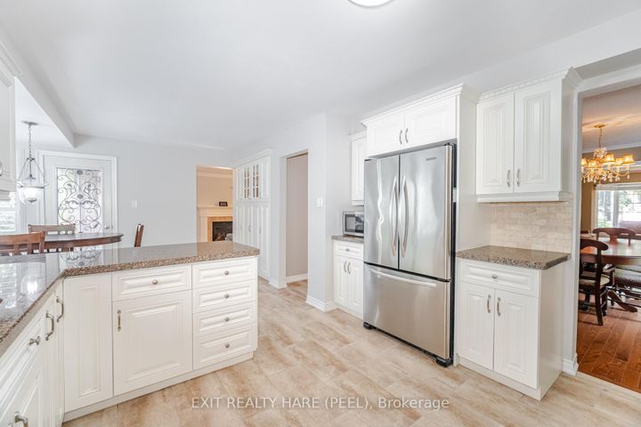 Photo 10 at 60 Esker Drive, Heart Lake East, Brampton