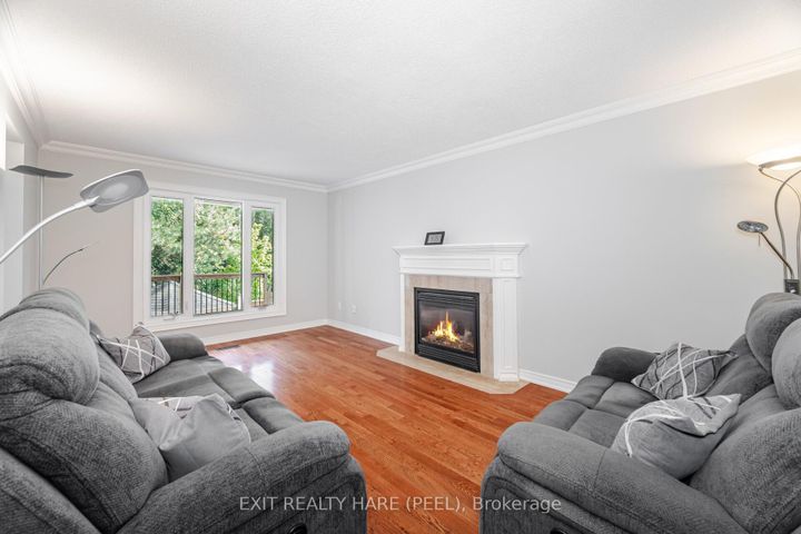 Photo 13 at 60 Esker Drive, Heart Lake East, Brampton