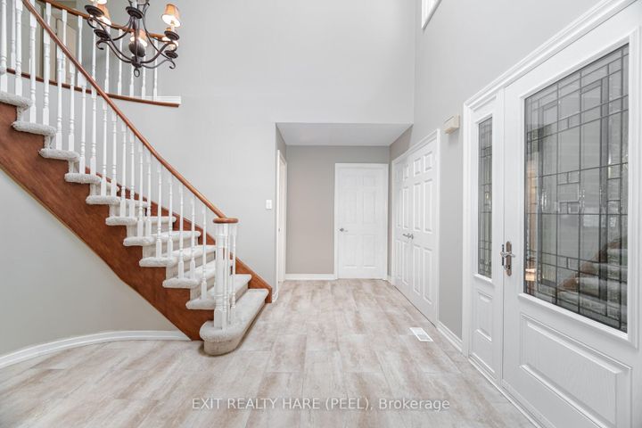 Photo 15 at 60 Esker Drive, Heart Lake East, Brampton