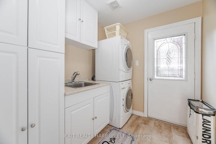 Photo 16 at 60 Esker Drive, Heart Lake East, Brampton