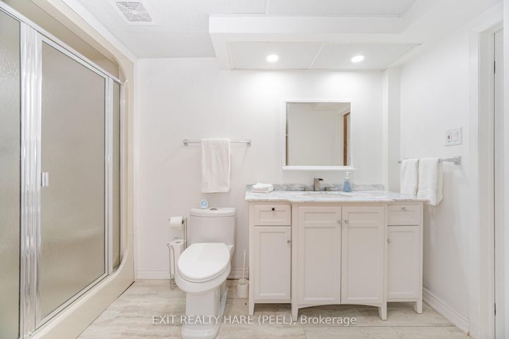 Photo 33 at 60 Esker Drive, Heart Lake East, Brampton