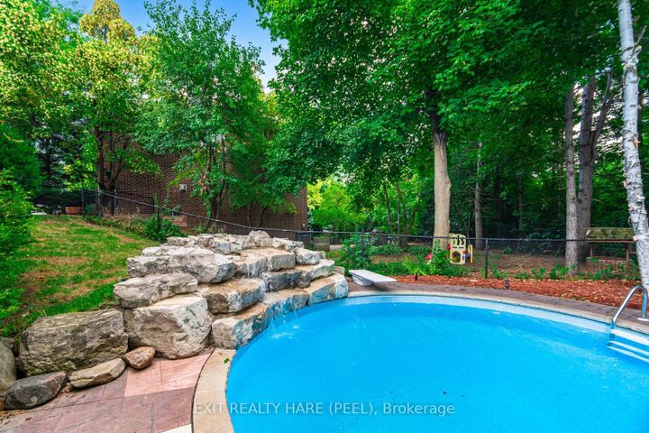 Photo 37 at 60 Esker Drive, Heart Lake East, Brampton