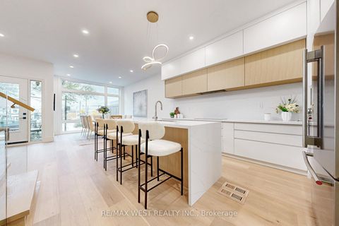 Photo 9 at 4 - 2639 R Dundas Street W, Junction Area, Toronto