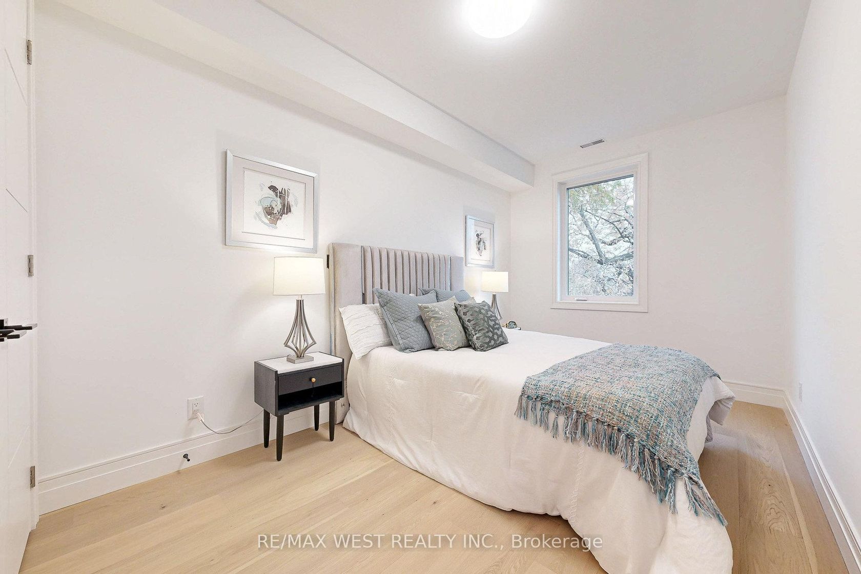 4 - 2639 R Dundas Street W, Junction Area, Toronto 