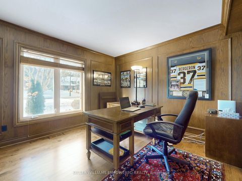 Photo 12 at 544 Woodland Acres Crescent, Rural Vaughan, Vaughan