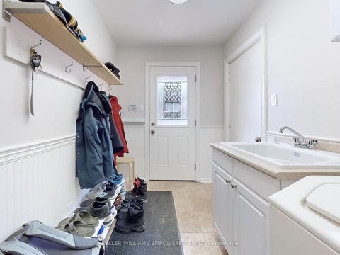 Photo 15 at 544 Woodland Acres Crescent, Rural Vaughan, Vaughan