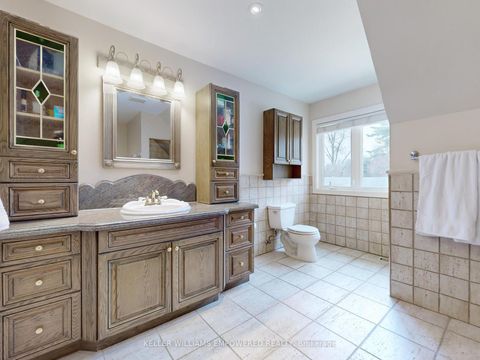 Photo 19 at 544 Woodland Acres Crescent, Rural Vaughan, Vaughan