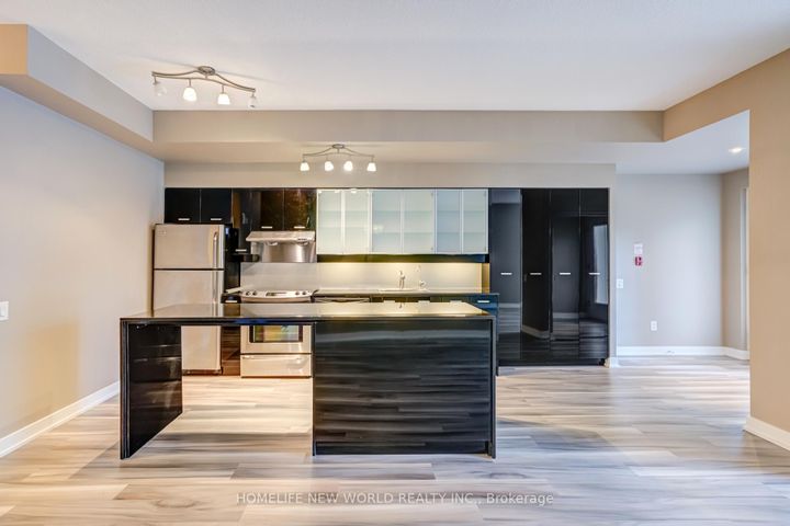 Photo 7 at Th2 - 19 Singer Court, Bayview Village, Toronto