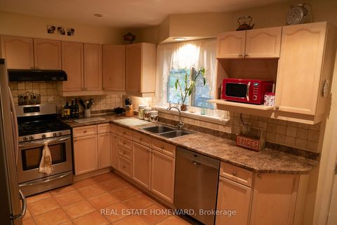 Photo 4 at 35 Valentine Drive, Donalda, Toronto