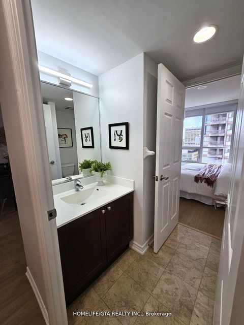 Photo 10 at 1509 - 761 Bay Street, Bay Street Corridor, Toronto