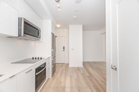 Photo 9 at 413 - 70 Princess Street E, Waterfront Communities C8, Toronto